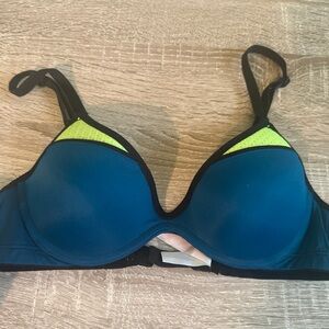 Victoria's Secret PINK Bra Women’s Scoopneck Underwire Multicolor Bra Size 32A